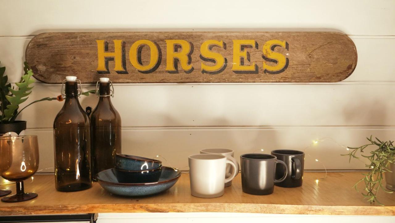 Quirky Vintage Horsebox Conversion With Stunning Views Of Ardingly Reservoir Balcombe Dış mekan fotoğraf