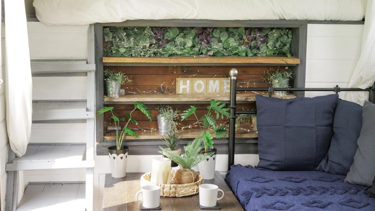 Quirky Vintage Horsebox Conversion With Stunning Views Of Ardingly Reservoir Balcombe Dış mekan fotoğraf