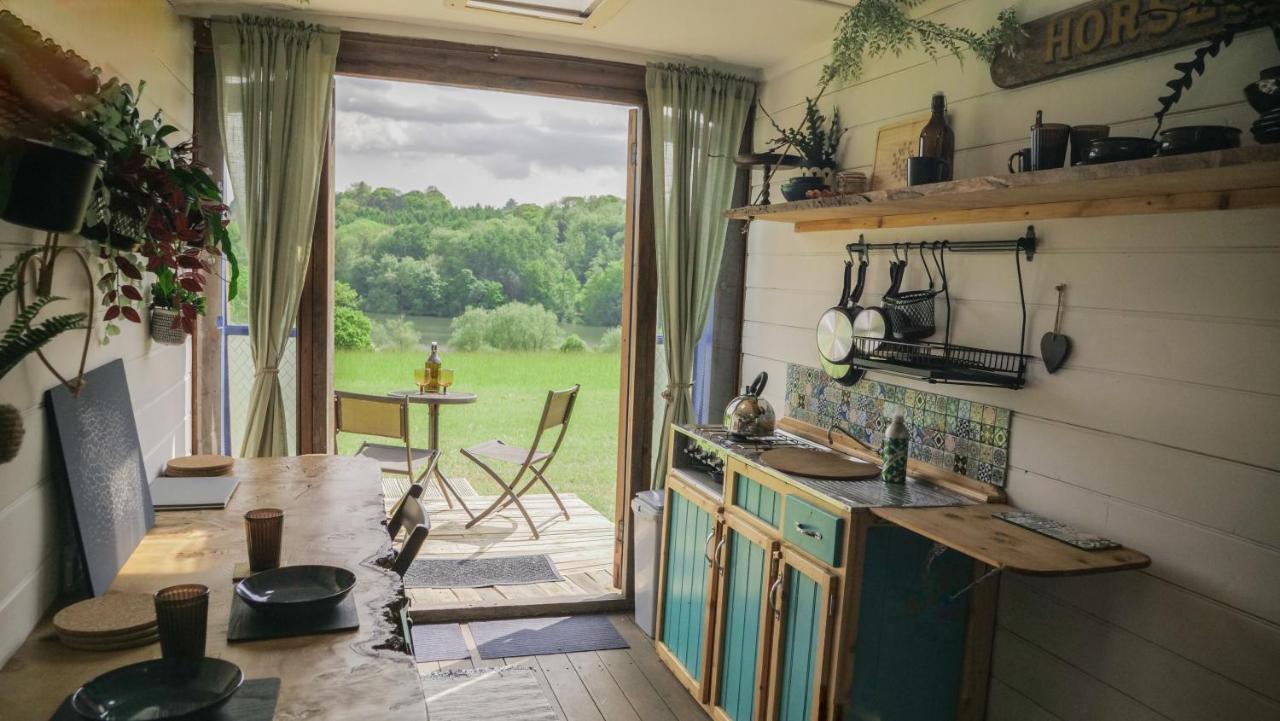 Quirky Vintage Horsebox Conversion With Stunning Views Of Ardingly Reservoir Balcombe Dış mekan fotoğraf